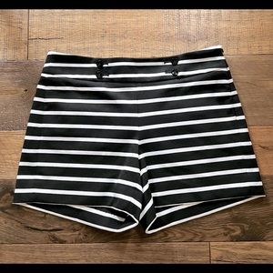 White House Black Market blk & white striped shorts with side zipper. Size: 0